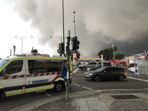 Melbourne weather warning: Travel chaos as city lashed with rain, wind | Herald Sun