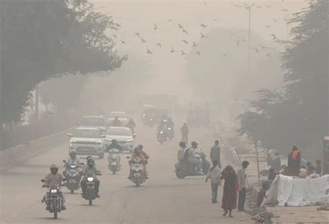 Rain loosens grip of smog on metropolis - Daily Frontline