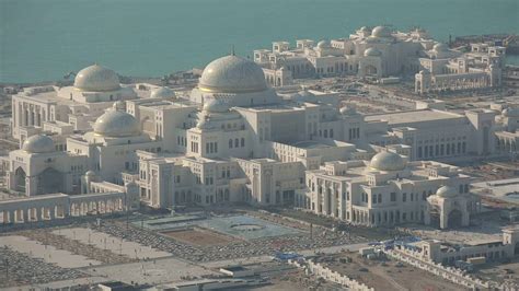 The Presidential Palace in Abu Dhabi : HumanForScale