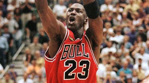 Michael Jordan's iconic turnaround fadeaway jump shot – how'd he do ...