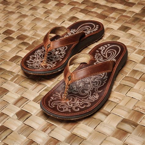 Paniolo Women’s Leather Flip Flops - Natural | OluKai | Leather, Leather flip flops, Women's ...