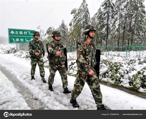 Chinese Border Police Officers Patrol Snow Mohe County Northeast China ...