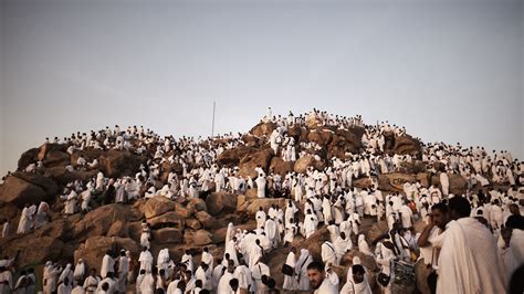 Muslims climb Mount Arafat in hajj high point