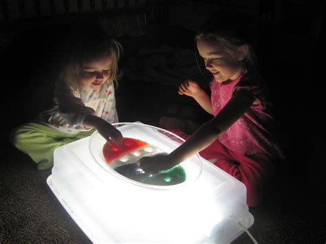 watchmeplayandlearn.com | Light box activities, Light table, Preschool crafts