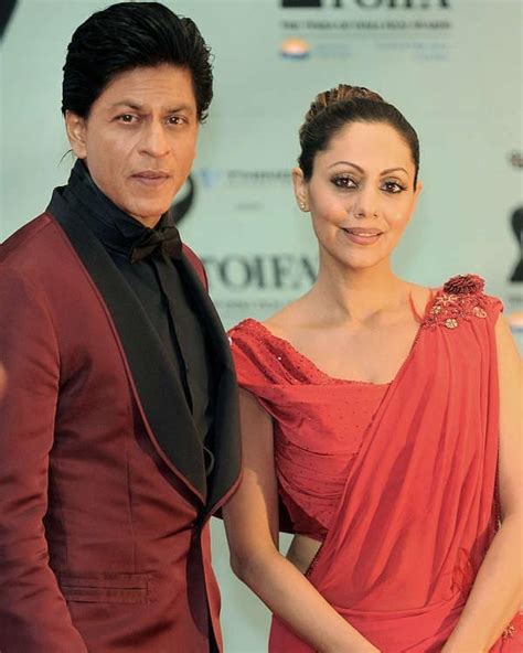 Something about Shah Rukh Khan upsets his wife Gauri! - Bollywoodlife.com