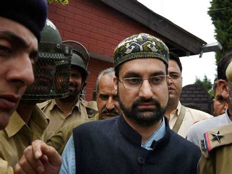 Separatist leader Mirwaiz Umar Farooq under house arrest - Oneindia News