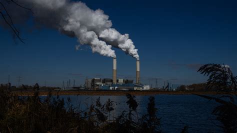 E.P.A. Tells Dozens of States to Clean Up Their Smokestacks - The New York Times