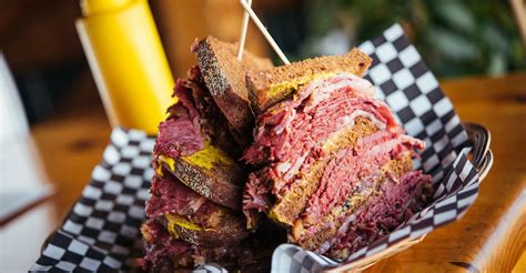 15 Delis and Restaurants Serving the Best Montreal Smoked Meat - TrendRadars