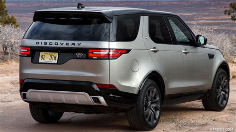 2018 Land Rover Discovery HSE Si6 (Color: Silicon Silver; US-Spec) | Rear Three-Quarter