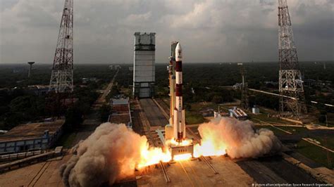 India celebrates Mars mission success – DW – 09/24/2014