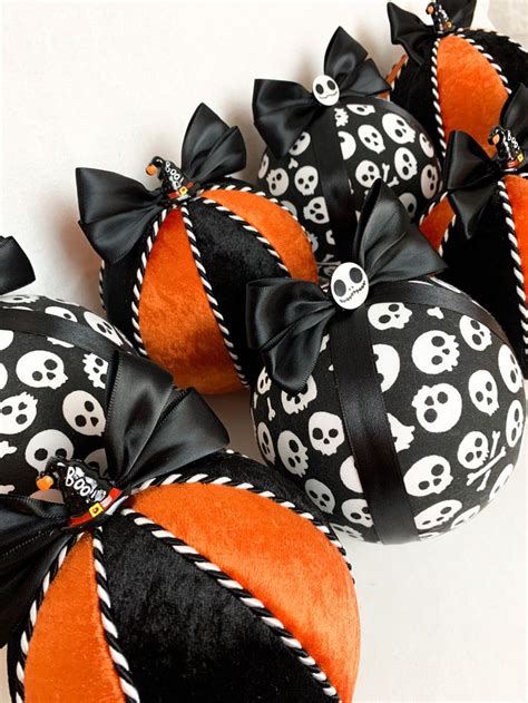 Halloween Black & Orange Baubles | Halloween ornaments diy, Halloween tree decorations, Fall ...