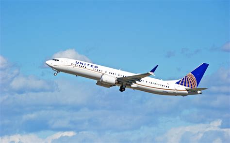 Boeing delivers first 737 MAX to United Airlines since groundings ...