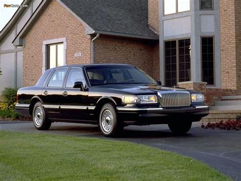 1994 Lincoln Town Car black | World's Best Official State Cars | Pinterest | Lincoln town car ...