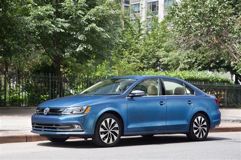 Volkswagen Drops Jetta Hybrid, Simplifies Lineup for 2017