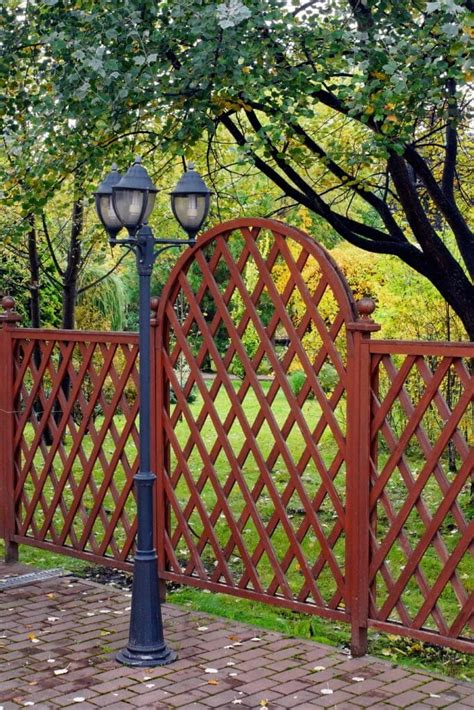 20 Creative Lattice Fence Ideas For Your Backyard