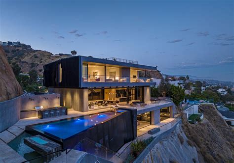 Modern Mansion in the Hollywood Hills, Los Angeles — Francis York