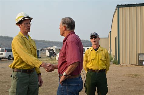 Gov. Inslee and firefighters at the Chelan Complex fire | Flickr