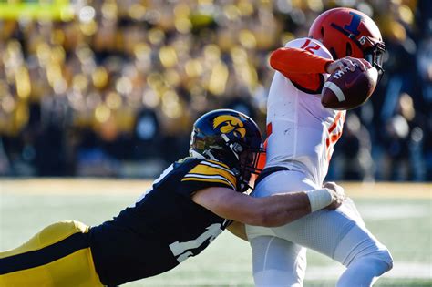 Iowa's Defense Plays Silencer Role Again - Sports Illustrated Iowa Hawkeyes News, Analysis and More