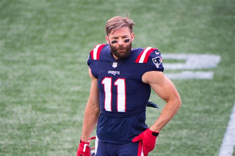 Julian Edelman to miss time in Patriots' injury blow