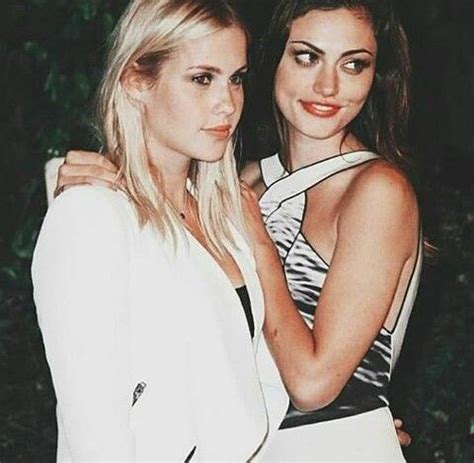 Claire Holt and Phoebe Tonkin | Phoebe tonkin, Claire holt, Celebrities