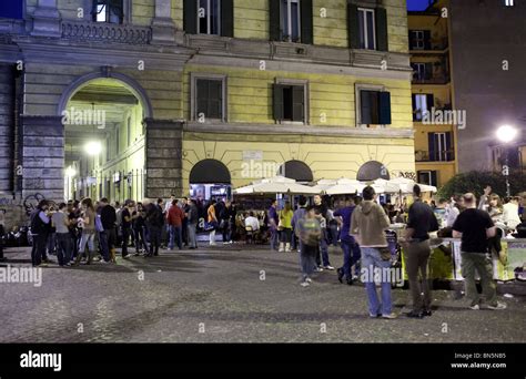 Nightlife in Trastevere, Rome, Italy Stock Photo - Alamy