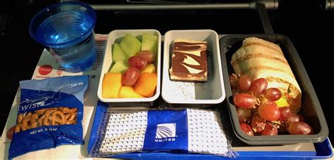 Impressive: United's Free Coach Meals on Domestic Transcons - Live and Let's Fly