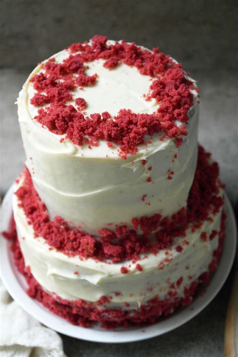 red velvet cake with white chocolate cream cheese frosting