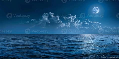 full moon OCEAN 44561755 Stock Photo at Vecteezy