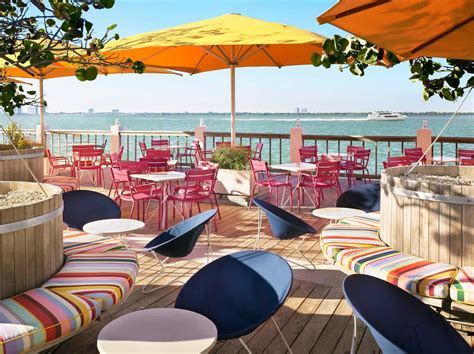 Best Spectacular Waterfront Restaurants Around the World