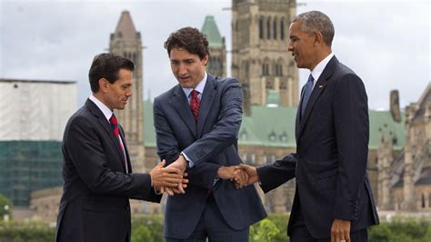 Watch this awkward three-way handshake with Obama - TODAY.com