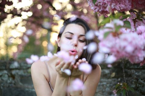 Cherry blossom festival in Philadelphia| elegant cherry blossom portrait photo session | Inna ...