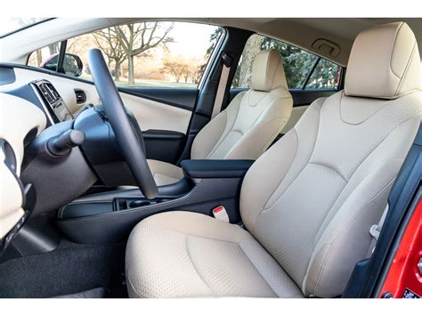 2019 Toyota Prius: 144 Interior Photos | U.S. News