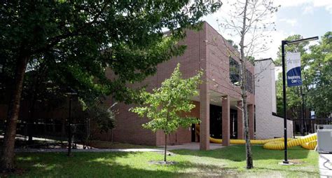 Houston-area libraries struggle to recover from Harvey