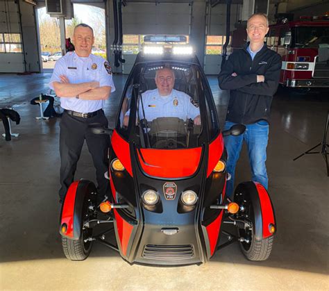 Watch Firefighters Test This All-Electric 3-Wheel 'Rapid Responder' Vehicle