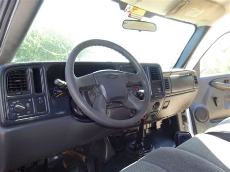 2004 CHEVY SILVERADO 3500 DURAMAX DIESEL 2WD MANUAL DRIVES GREAT FLAT BED DUALLY