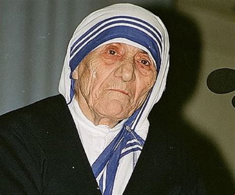 Mother Teresa Biography - Facts, Childhood, Family Life & Achievements