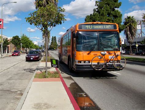 To retain riders and track buses, Los Angeles County adds free Wi-Fi