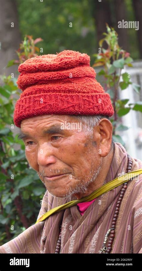 Bhutanese man hi-res stock photography and images - Alamy