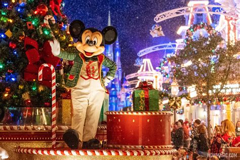 Holiday entertainment schedule at Magic Kingdom during Disney World's ...