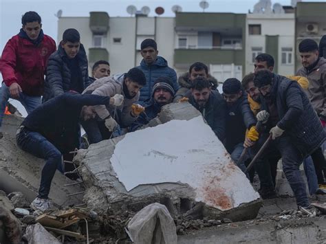 Earthquake death toll tops 7,700 in Turkey and Syria as race for ...