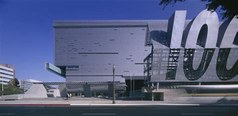 Flashback: Caltrans District 7 Headquarters / Morphosis | ArchDaily