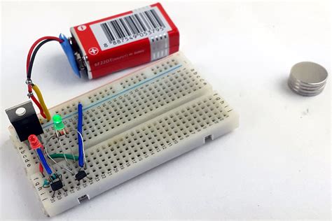 Magnetic Polarity Detector Circuit using Hall Effect Sensor