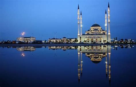 Kadyrov mosque reflection – Artofit