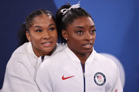 After Tokyo, Simone Biles Wears the Same Olympic Rings Necklace She ...