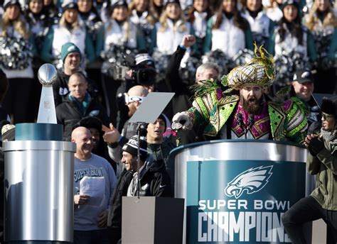 Philadelphia Eagles Super Bowl Parade - Image to u