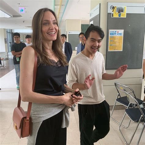 Angelina Jolie Stopped By The Yonsei Campus With Her Son And Took Time ...