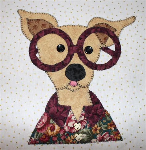 Silly Chihuahua wall hanging. | Dog quilts, Animal quilts, Applique quilts