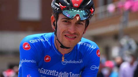 Swiss cyclist Gino Mäder dies after crash during Tour de Suisse : NPR