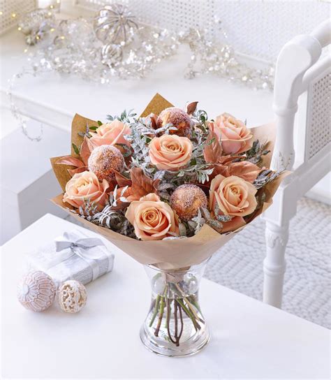 17 beautiful Christmas flowers to buy for the festive season ...