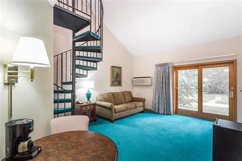 Super 8 by Wyndham Platteville | Platteville, WI Hotels